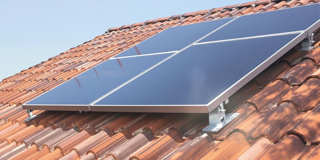 Fixation panneau solaire sur tuile