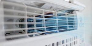 Reversible air conditioner in operation, consumption figures